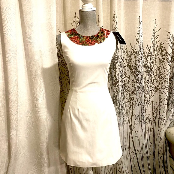 SEXY Dolce & Gabbana Fitted Off White Dress with Colourful Collar 🌷 - Picture 4 of 11